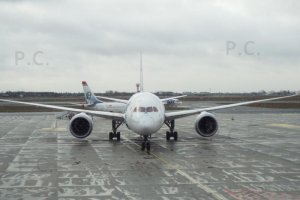 b 787 front view chopin widok z przodu warsaw warszawa.JPG