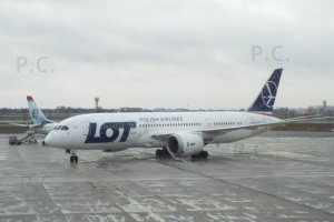 sekwencja zdjęć kołowania B 787 SP-LRB.JPG