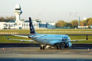 16. 04. 2019 Embraer 190 PLL LOT Fotografia lotnictwo historia.JPG