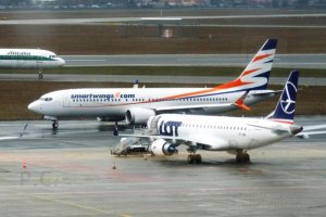 metallic blue exhaust cone polish airlines embraer 190 sp-lma photo przemyslaw chorazykiewicz.JPG