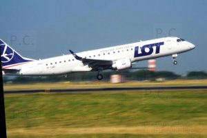 sp-lmd embraer 190 pll lot departure chopin airport 26. 06. 2019.JPG