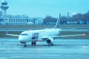 Embraer 190 Polish Airlines SP-LMC 2019 photo Przemyslaw Chorazykiewicz 190 SPLMC Chopin.JPG