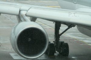 qatar airbus winter chopin airport warsaw poland (engine).JPG