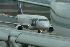 sp-ldf embraer 170 sp-ldf higherthanjumbojets.pl.JPG