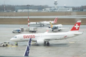 trzy samoloty i statecznik b 737.JPG