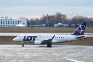 zuraw crane logo polish airlines sp-ldg embraer 170 spldg.JPG