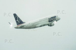 sp-ldg airliner strobes spldg 18. 01. 2019 chopin airport pll lot.JPG