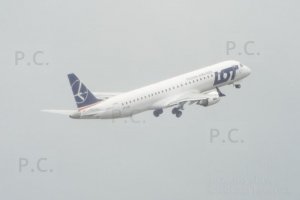 embraer sp-lne retracts undercarriage chopin 2019 splne polish airlines.JPG