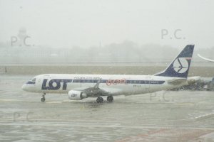 600th SP-LII Embraer 175 na lotnisku Chopina Polskie Linie Lotnicze.JPG