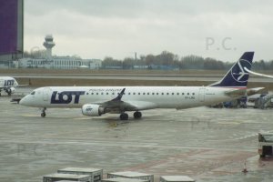 fotografia lotnictwo historia przemysl samolot embraer sp-lng lotnisko chopina.JPG