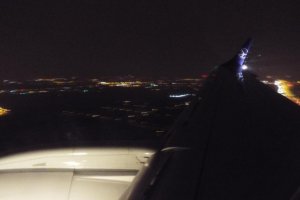 wysunięte sloty embraera sp-lnk w nocnym locie rzeszow warszawa lo3804.JPG