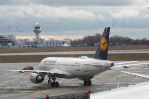 d-aibf 18. 01. 2019 daibf lufthansa chopin polen poland warschau warsaw.JPG