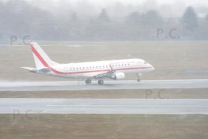 embraer 175 republic of poland  accelerates chopin airport photo przemyslaw chorazykiewicz.JPG