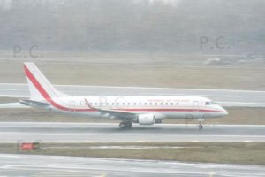 lotnisko chopina higherthanjumbojets.pl rządowy embraer 18. 01. 2019.JPG
