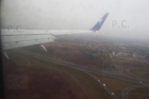 rzeszow jasionka  landing approach b 737 blue air (pll lot).JPG