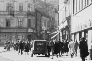 old car przemysl franciszkanska street interwar - Kopia.JPG