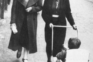 scenka kobiety wózek kazimierzowska franciszkanska przemysl.JPG