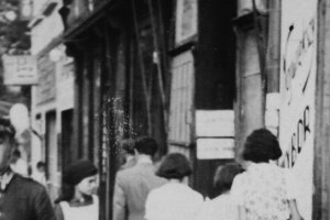 piórko na czapce żołnierza 5 psp i stare reklamy.JPG