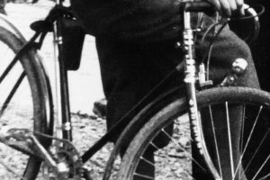 siodelko zebatka lampka zabytkowy rower przemysl przed wojna.JPG