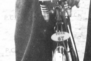 tabliczka rejestracyjna roweru przed wojną Przemyśl owalna tablica rejestracja historia.JPG