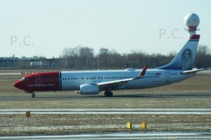 bremer chorazykiewicz boeing b 737 ei-fjt.JPG