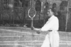 przemysl konarskiego street tennis racquet.JPG