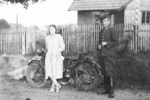 stary motor strażnica KOP.JPG