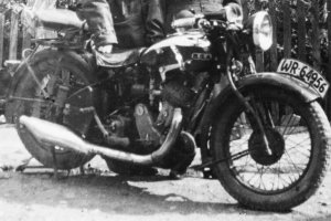 Historia Przemyśla i czar starych motorów - Mesmerised by old motorbikes (BSA, Norton)