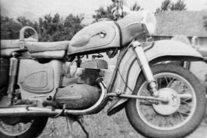 motor o klasycznych kształtach fotografia lotnictwo historia.JPG