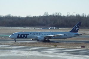 B 787-9 Dreamliner PLL LOT.JPG