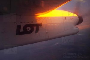 ciekawe zjawisko optyczne na samolocie.JPG