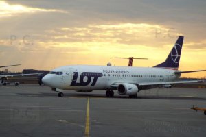 sp-llf 19. 03. 2019 pll lot b 737.JPG