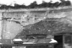 drewniana buda łętownia wino.JPG