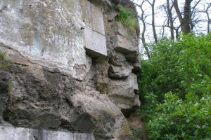 równo ociosane kamienne bloki twierdzy przemyśl.JPG