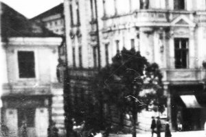 stara fotografia południowej pierzei przemyskiego rynku.JPG