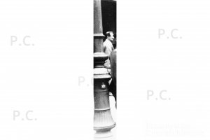 detal lampy w przedwojennym przemyślu fotografia lotnictwo historia.JPG