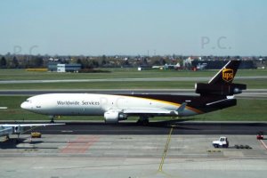 ups white black yellow chorazykiewicz photo.JPG