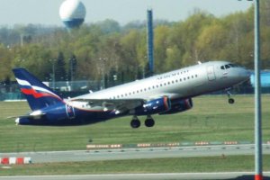superjet 100 lotnisko chopina 16. 04. 2019 aeroflot.JPG