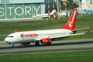 warszawa turecki samolot b 737 corendon.JPG