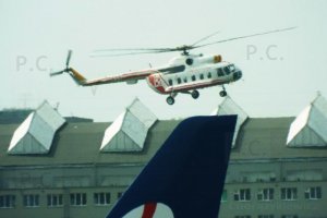 mi-8 nr 633 lotnisko Fryderyka Chopina kwiecień 2019 fot. Przemysław Chorążykiewicz.JPG