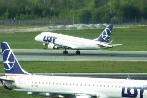 embraer 170 sp-ldg april 2019.JPG