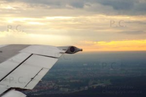 piękny wschód słońca w locie z rzeszowa do warszawy l03807.JPG