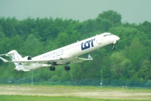 winglet pll lot logo es-ack bombardier nordica.JPG