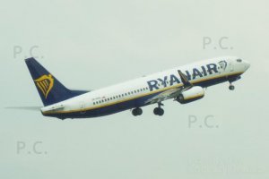 sp-rsk ryanair boeing b 737 sprsk.JPG