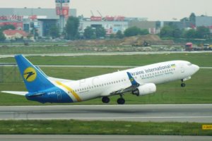 b 737 ukraine international ur-pss.JPG