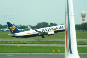 b 737 ryanair sp-rsk chopin airport 23. 05. 2019.JPG