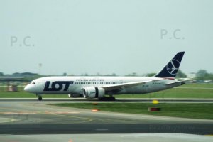fast moving objects photography sp-lre dreamliner.JPG
