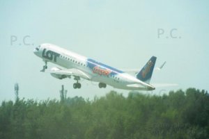 embraer 195 lot sp-lnb special livery chopin warsaw poland.JPG