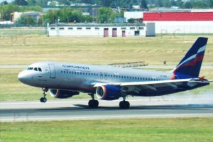 aeroflot vp-bwf touches runway at chopin airport.JPG
