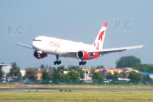 chopin airport air canada rouge b 767 c-geou 648 przemyslaw chorazykiewicz.JPG